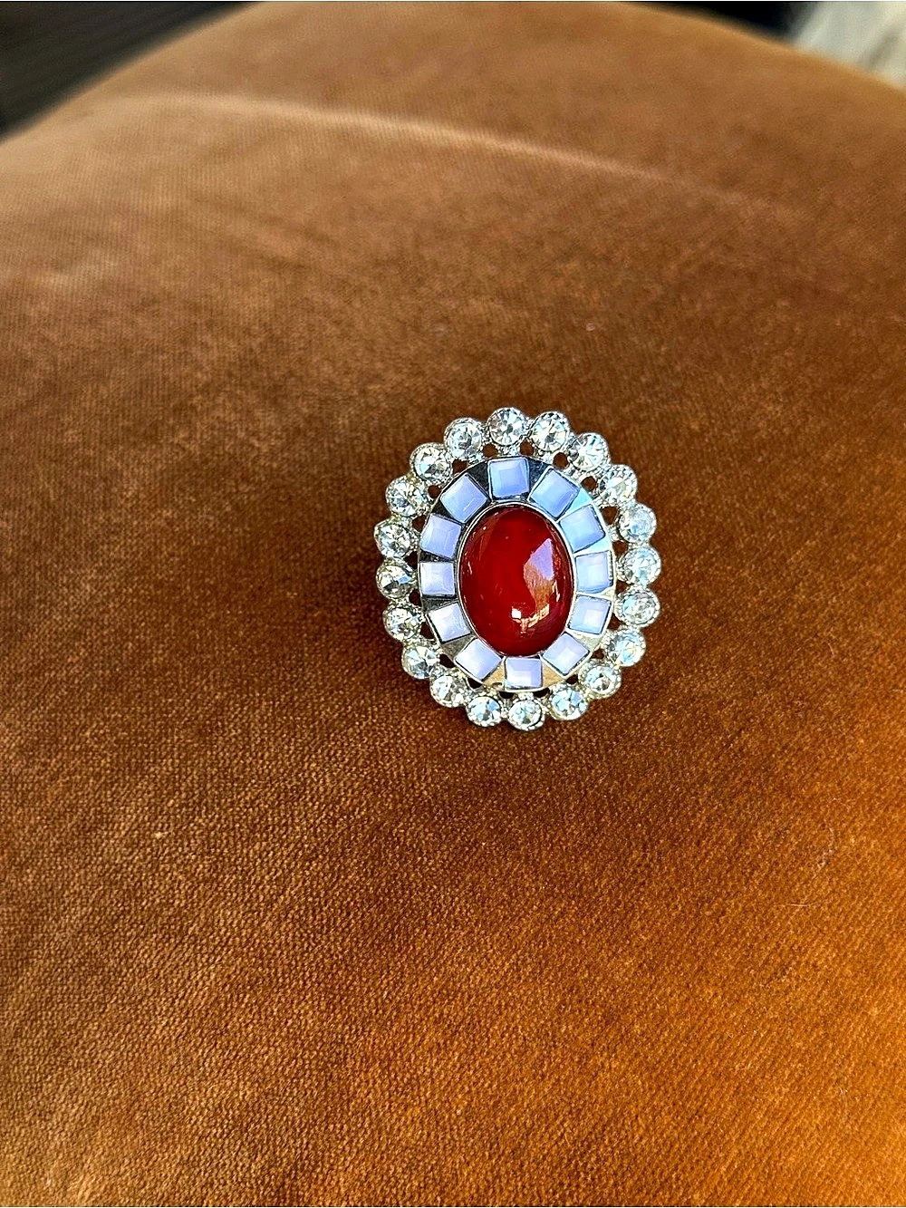 Silver Tone bold cocktail Jeweled ring in like New condition